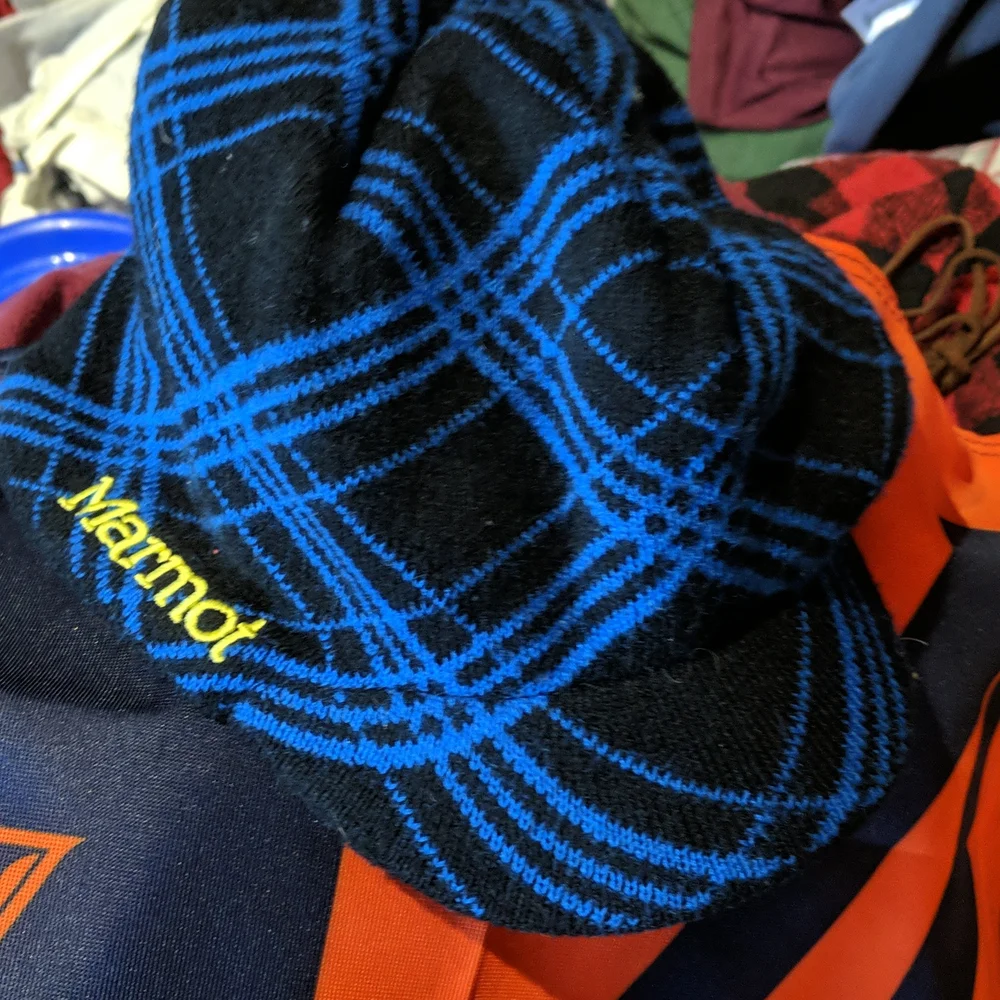 NWOT Marmot Brimmed Beanie - Picture 1 of 2